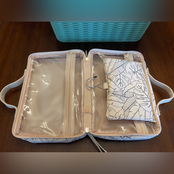 Tender Love Carry Hanging Travel Bag, Toiletry Bag, Makeup Bag for Women - Picture 11 of 11